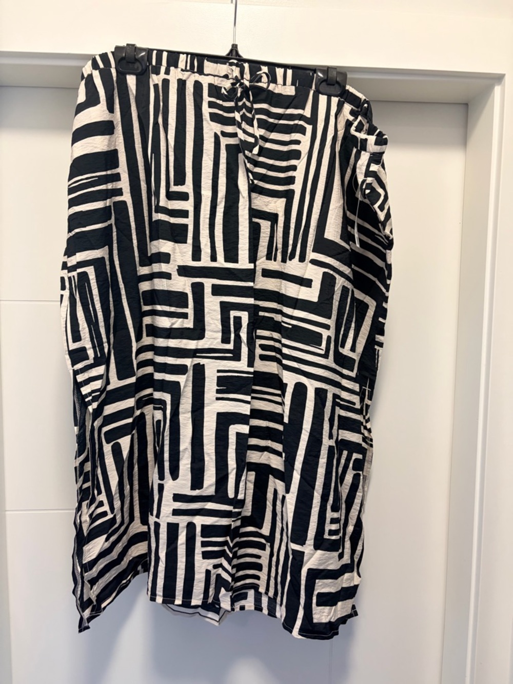 Reitmans Black and White Geometric Casual Skirt